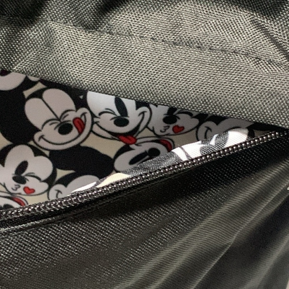 Disney Mickey Mouse 24 Can Backpack Igloo Cooler Black NWT - Picture 6 of 14